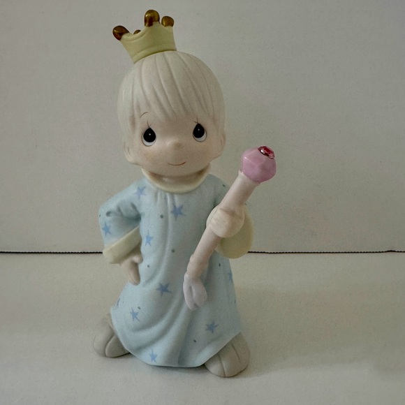 Precious Moments “A prince of a Guy” with Gold Crown - Picture 1 of 4